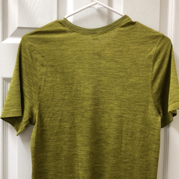 LIKE NEW! Lululemon Metal Vent Tech Surge Short Sleeve - Picture 6 of 13